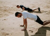 Trainer Hates Sit Ups – Do This Exercise Instead Trainer Hates Sit Ups – Do This Exercise Instead