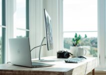 Graphic Designer Shares How She Makes $100k/Yr Working Remotely