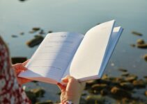 Clear Out Mental Clutter With A 20-Minute Morning Journaling Session
