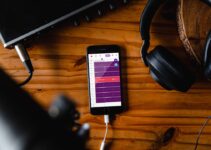 “The Audiobook vs. Podcast Debate: Which Should You Choose?”
