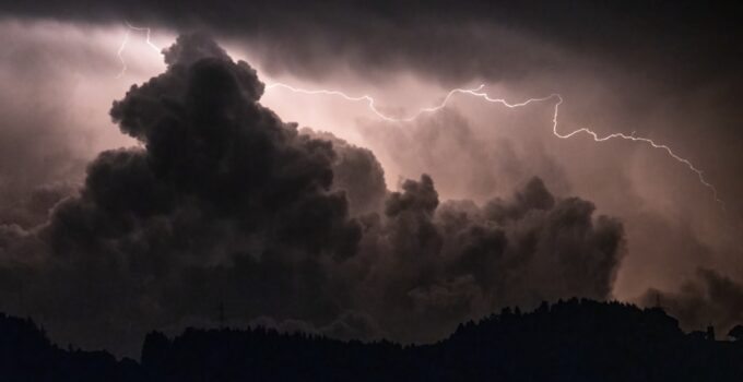 Photo Calm Anxious Dog Thunderstorms