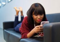 How to Use Audiobooks to Replace Mindless Scrolling