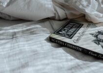 How to Read Before Bed Without Falling Asleep Immediately How to Read Before Bed Without Falling Asleep Immediately
