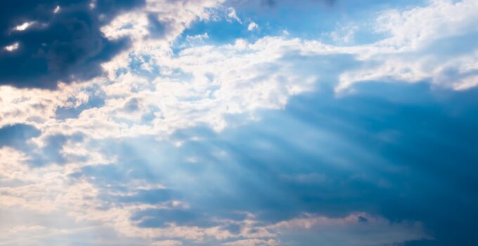 How to Understand Why the Sky Is Blue and Other Everyday Science Mysteries